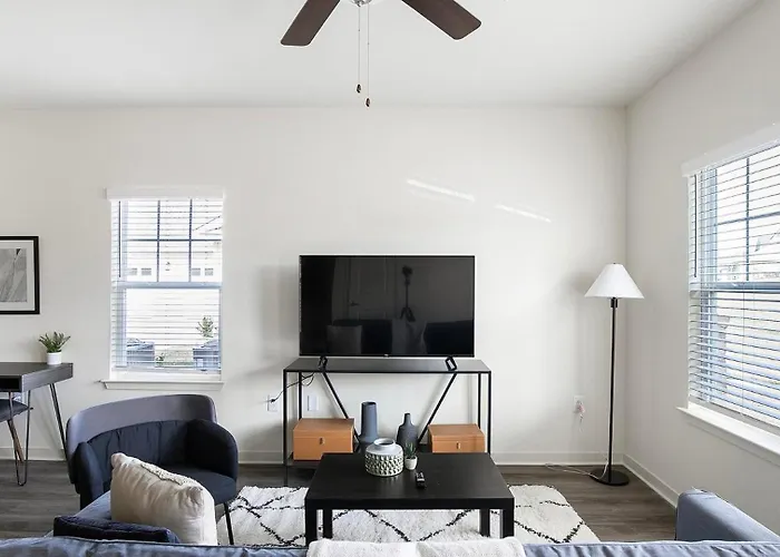 Landing Spectacular 1bd In North Worth Apartment