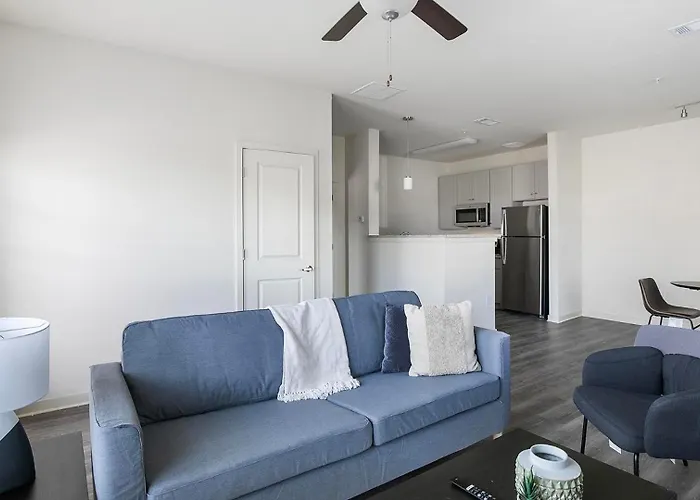 Landing Spectacular 1bd In North Worth Apartment