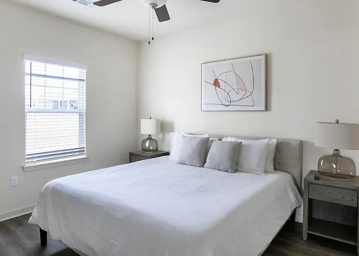 Apartment Landing Spectacular 1bd In North Worth