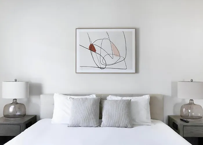 Landing Spectacular 1bd In North Worth Apartment