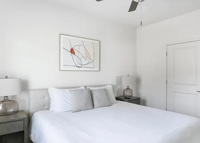 Landing Spectacular 1bd In North Worth