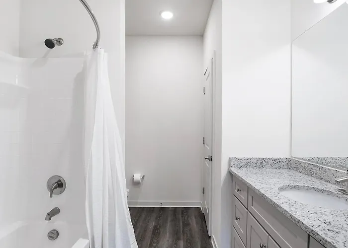 Landing Spectacular 1bd In North Worth Apartment *