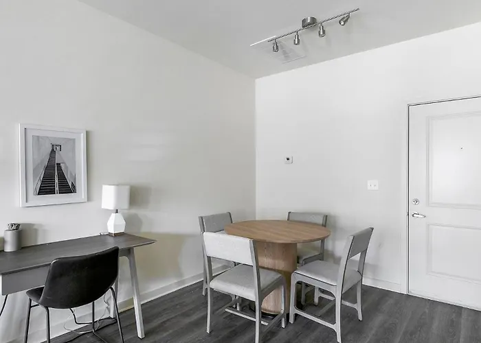 Apartment Landing Spectacular 1bd In North Worth