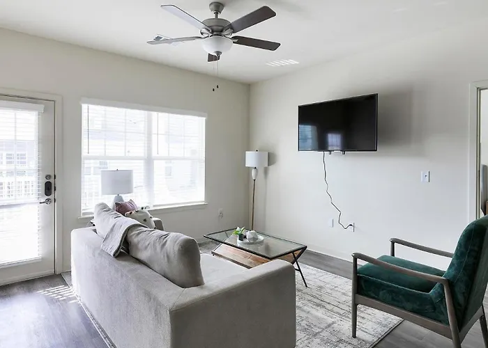 Landing Spectacular 1bd In North Worth
